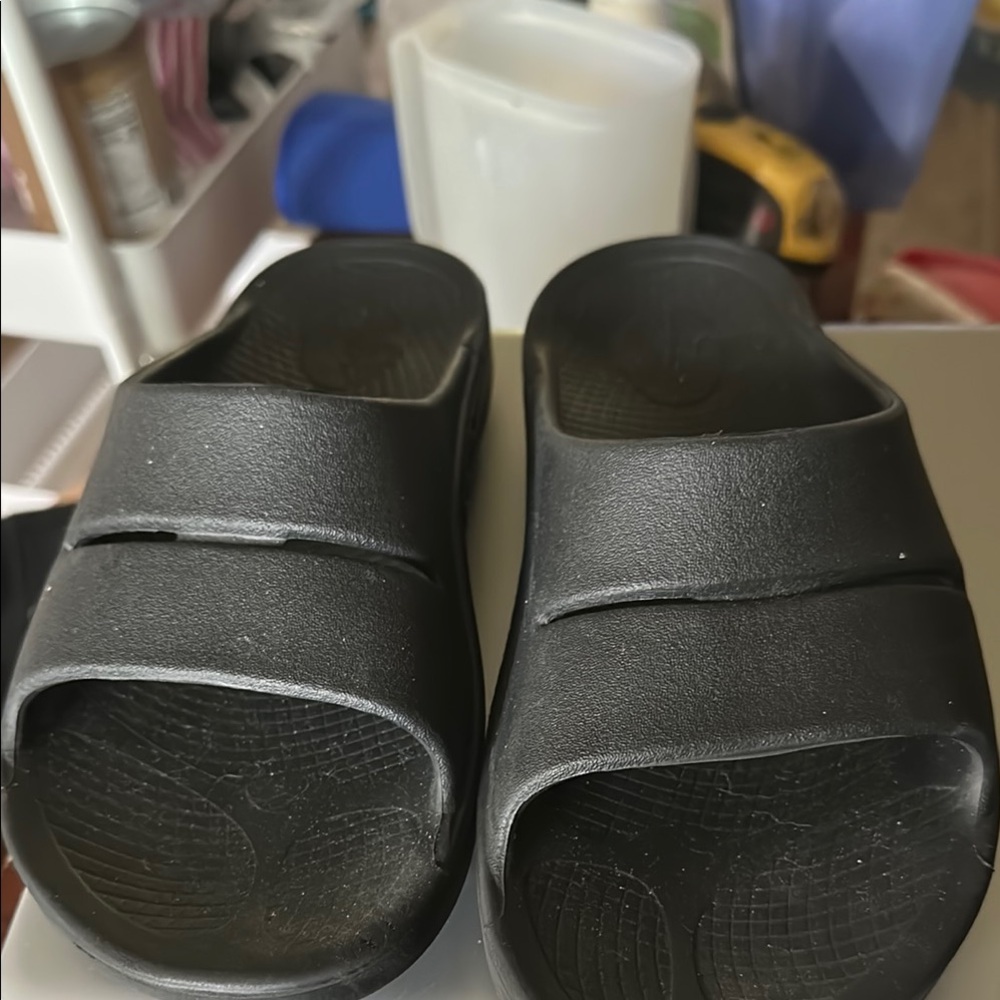 OOFOS Black Sandals Minimalist Design Waterproof